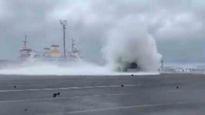 Yalova’da dün etkili olan fırtına sonrası bölgedeki feribot iskeleleri ve