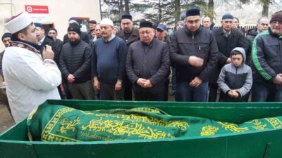 Bolu’nun Mudurnu ilçesinde, 2018 yılında çıkan yangında kül olan evinin