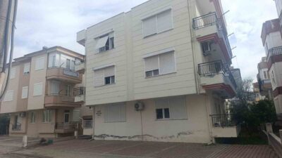 Antalya’nın Manavgat ilçesinde bir apartmandaki yangın ihbarı itfaiye, polis ve