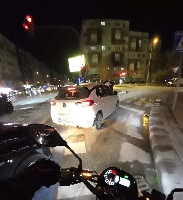 Eskişehir’de farklı bir yol için yanan trafik ışığını kendisi için