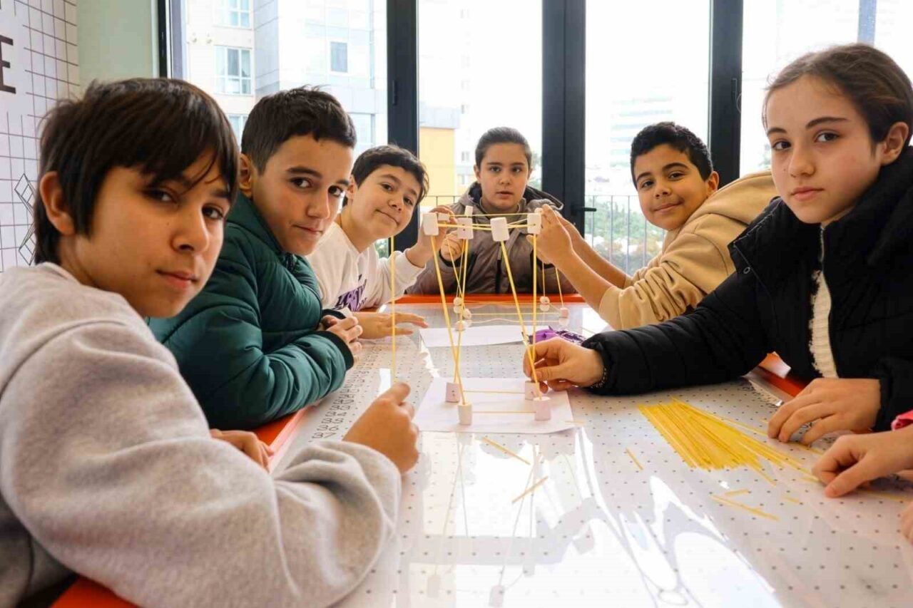 Ümraniye Belediyesi, yarıyıl tatilini verimli ve keyifli geçirmek isteyen çocuklar