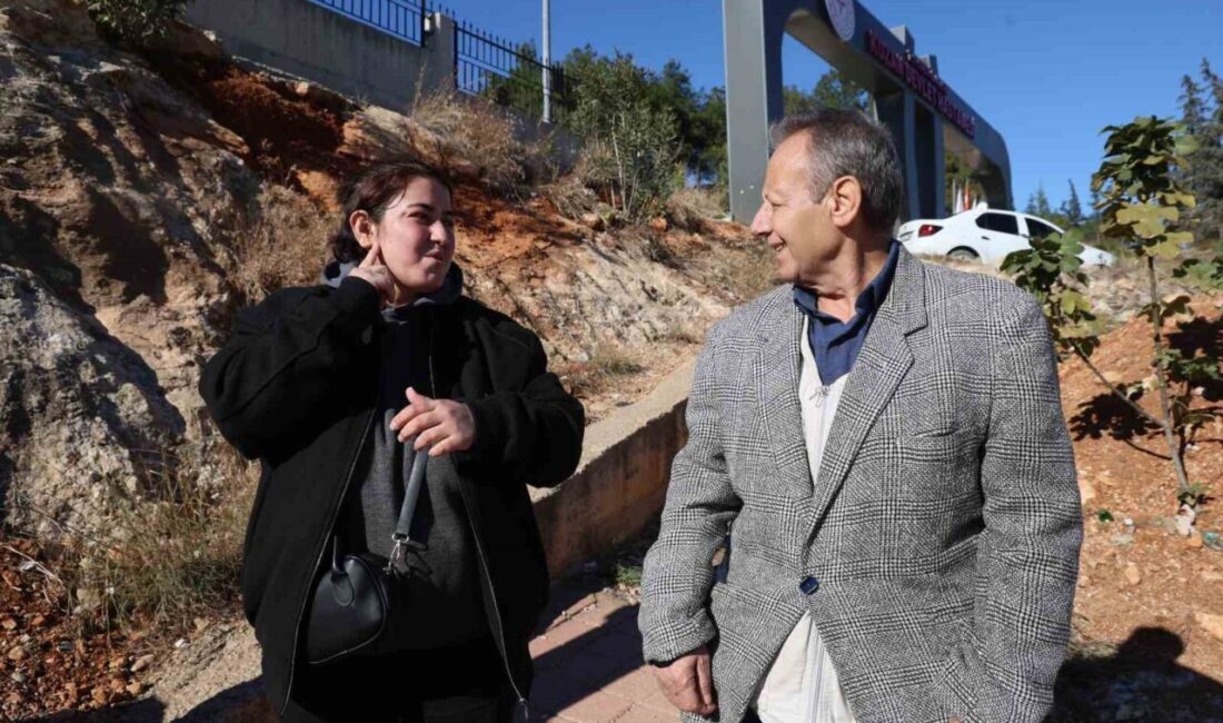 Adana’nın Kozan ilçesinde çocukken ateşli hastalık nedeniyle kulak zarlarında oluşan