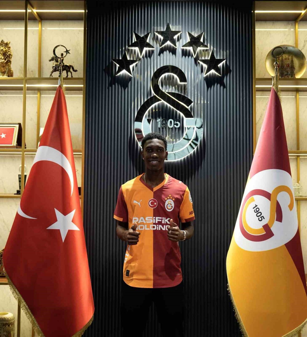 Galatasaray’ın yeni transferi Yaser Asprilla, sarı-kırmızılıların tarihindeki 9. Kolombiyalı futbolcu