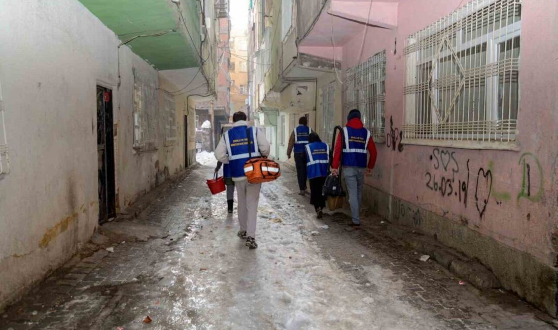 Diyarbakır Büyükşehir Belediyesi, etkisini artıran yoğun kış koşullarına rağmen ileri