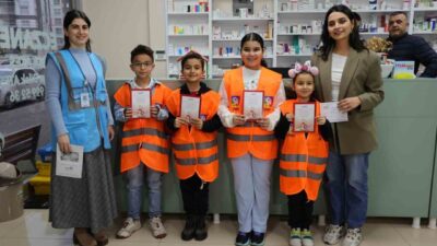 Adana’da aynı apartmanda oturan 4 ilkokul öğrencisi, müzik çalıp turunç