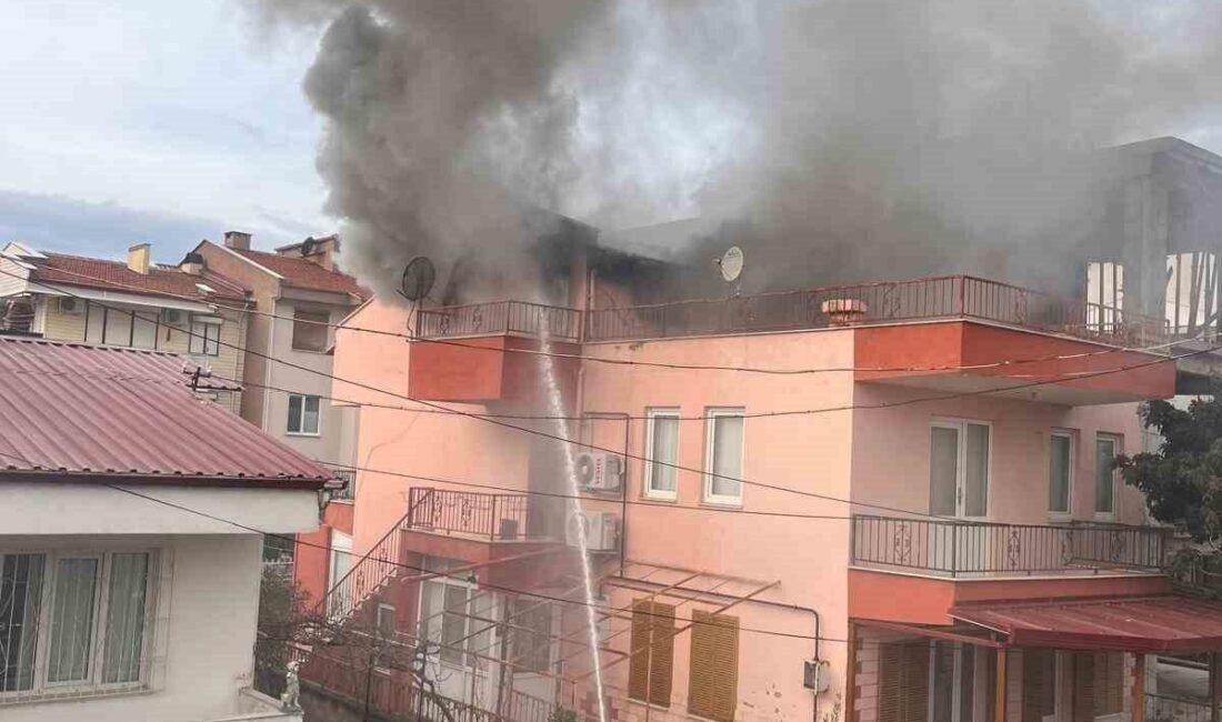 Balıkesir’in Burhaniye ilçesinde bir evde çıkan yangında, evde yalnız yaşayan