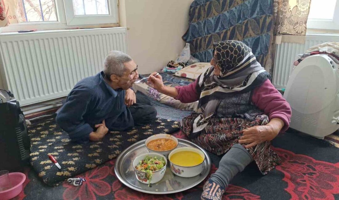 Çorum’un İskilip ilçesinde yaşayan 82 yaşındaki anne, ilerleyen yaşına ve