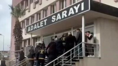 Balıkesir’in Ayvalık ilçesinde; kendilerini başkomiser, savcı ve rütbeli asker olarak