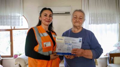 Antalya’da otobüste cüzdanını unutan 77 yaşındaki yaşlı kadının içinde bir