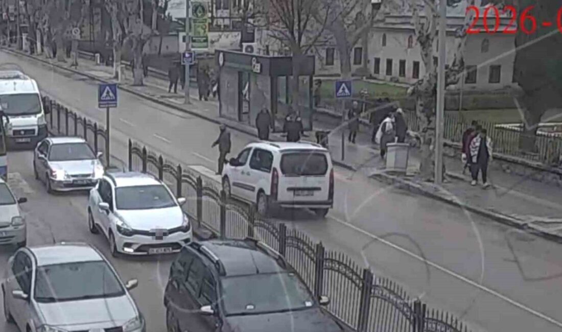 Amasya’da yaya geçidinden yolun karşısına geçmeye çalışan adama araç çarptı.