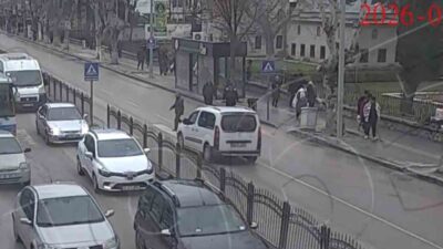 Amasya’da yaya geçidinden yolun karşısına geçmeye çalışan adama araç çarptı.