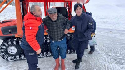 Yozgat’ta yağan yoğun kar nedeniyle yollar kapanınca, yayla evinde mahsur