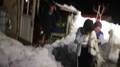 Kahramanmaraş’ta Engizek Dağı bölgesindeki yaylada rahatsızlanan kadın, zorlu arazi şartlarına