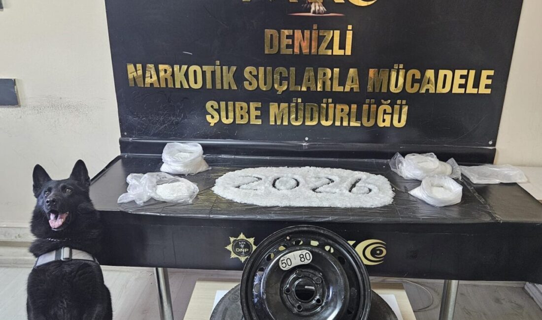 Denizli’de narkotik timleri uyuşturucu madde taşıyan araca yönelik yaptıkları operasyonda