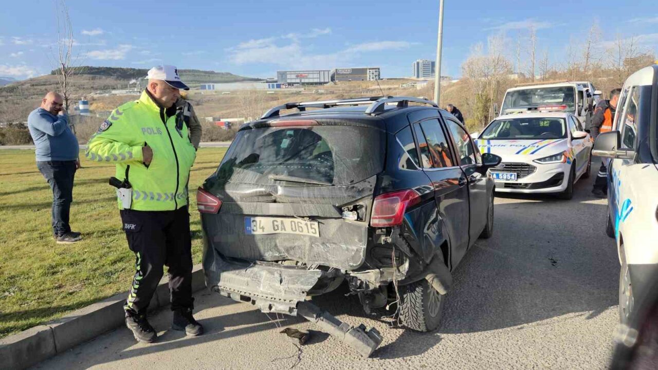 Samsun’da iki otomobilin karıştığı trafik kazasında 2 kişi yaralanırken, Ankara’dan
