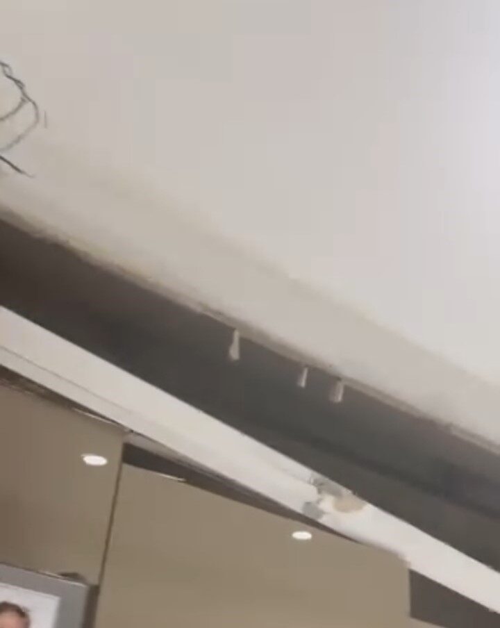 Bursa’da inşaatı yeni tamamlanan bir binadaki dairede mutfak tavanı çöktü.