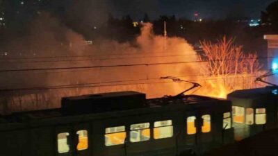 Bakırköy’de, Yenibosna Metro Durağı yanında bulunan elektrik kablolarında çıkan yangın,