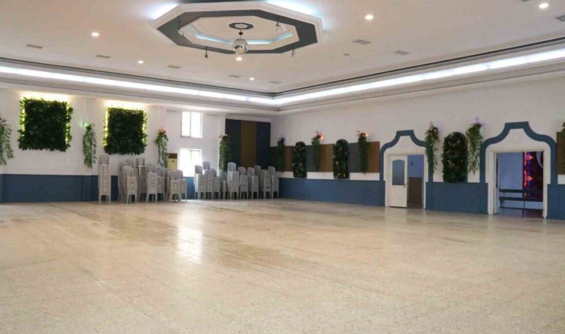 Aydın’ın Yenipazar ilçesindeki kışlık düğün salonunda yenileme çalışmaları gerçekleştiren belediye