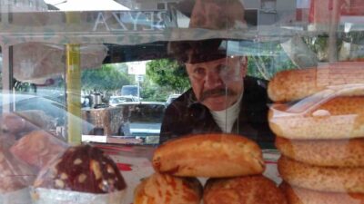 Yeşilçam dönemi ve sonrasında sinema ile dizi projelerinde yer alan,