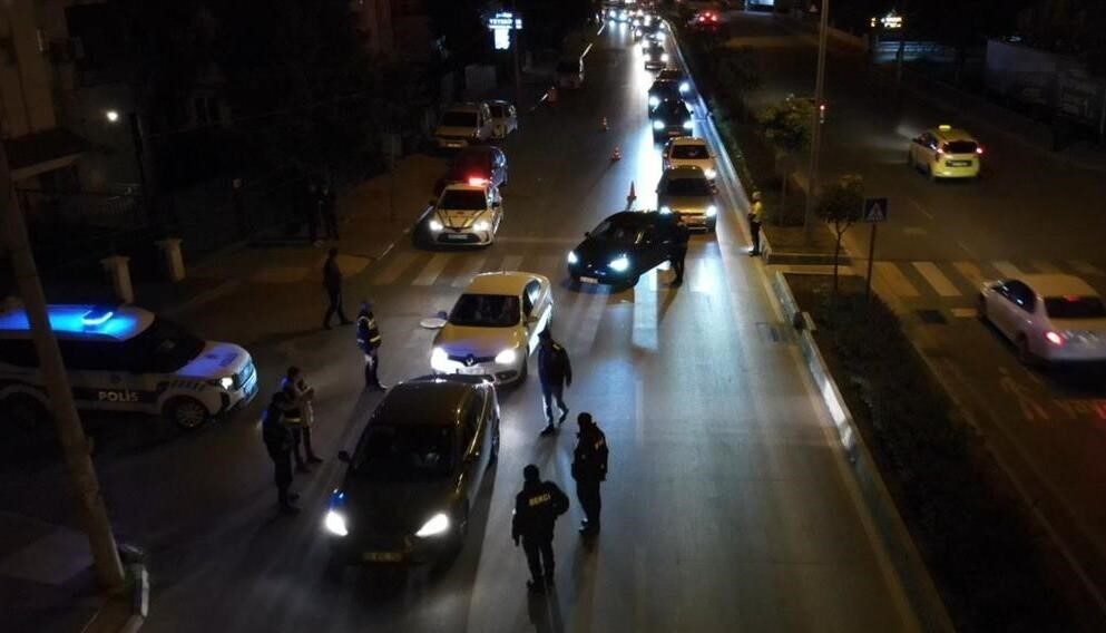 Mersin’de yılbaşı dolayısıyla alınan güvenlik tedbirleri kapsamında İl Emniyet Müdürlüğü