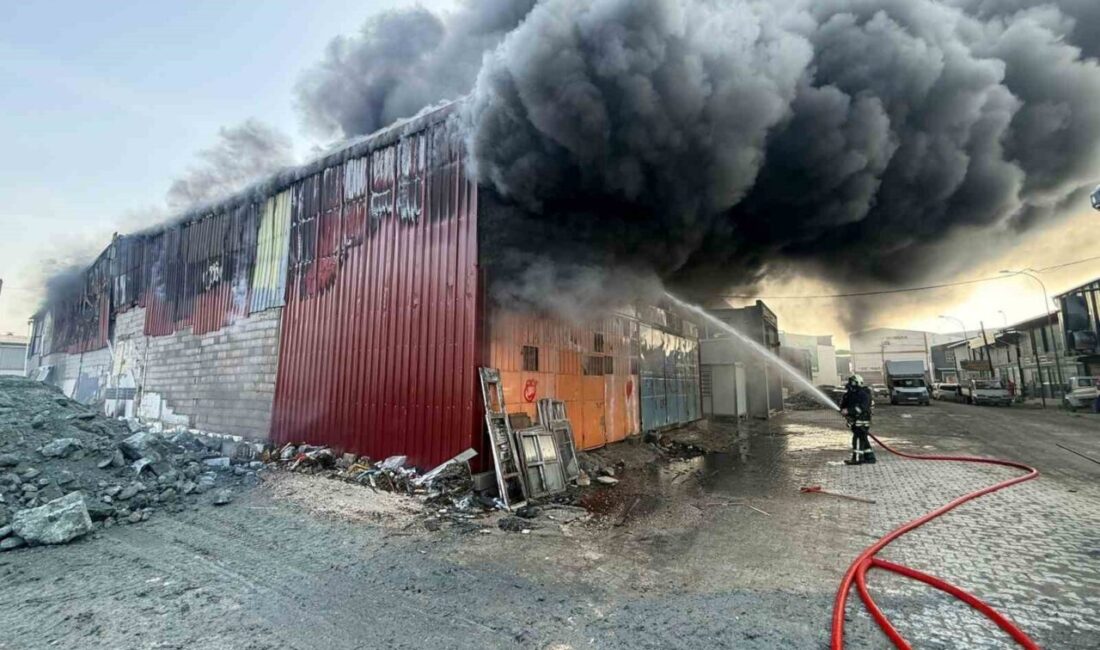 Hatay’da alevlere teslim olan mobilya atölyesinde çıkan yangında yıllarca verdiği