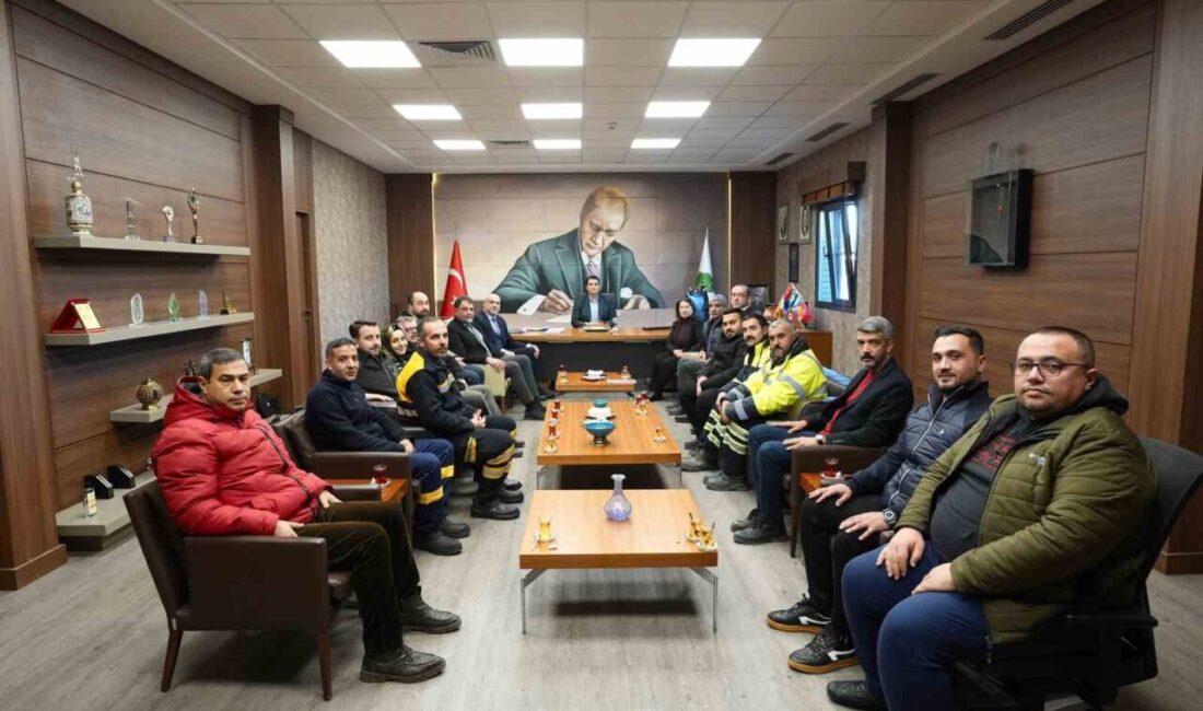 Şehitkamil Belediye Başkanı Umut Yılmaz, kentte etkili olan yoğun kar