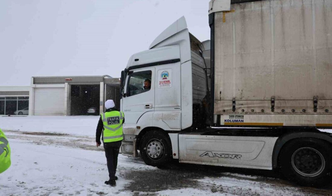 Nevşehir genelinde sabah saatlerinde etkisini artıran yoğun kar yağışı ve