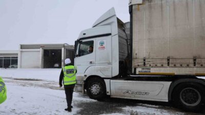 Nevşehir genelinde sabah saatlerinde etkisini artıran yoğun kar yağışı ve