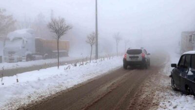 Adıyaman’ın Besni ilçesinde kar yağışı sonrası yoğun sis etkili oldu.