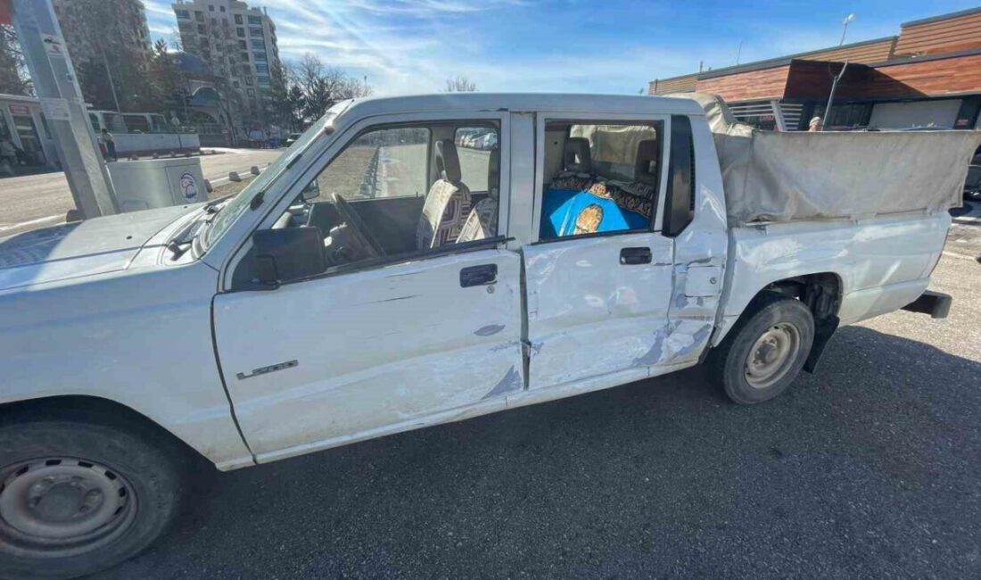 Karaman’da yolcu minibüsü ile kamyonetin karıştığı kazada yaralanan olmazken, kaza