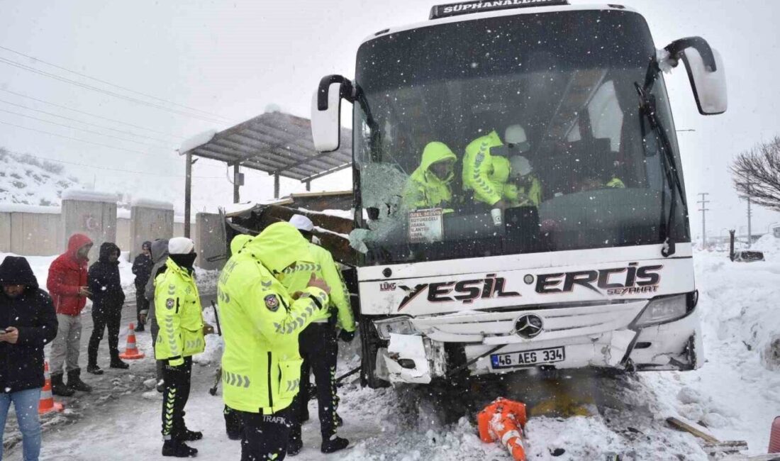 Bitlis’te şehirlerarası yolcu taşımacılığı yapan bir otobüsün kontrolden çıkarak polis