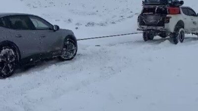 Erzurum’un Tekman ilçesine bağlı Düzyurt Mahallesinde kar ve tipi nedeniyle