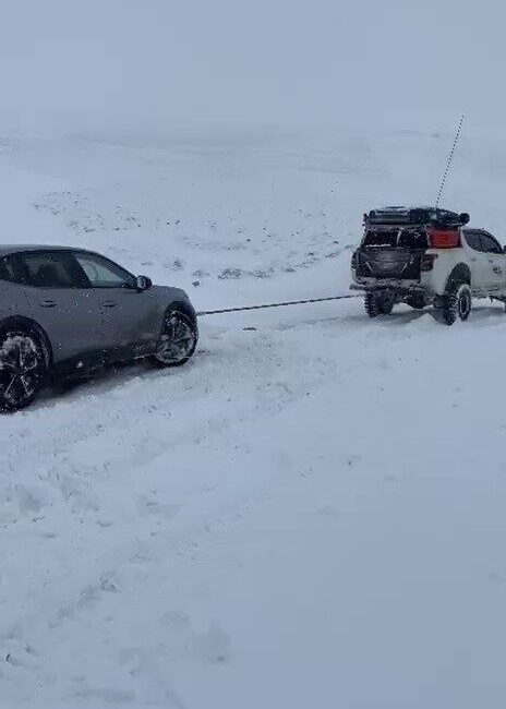 Erzurum’un Tekman ilçesine bağlı Düzyurt Mahallesinde kar ve tipi nedeniyle