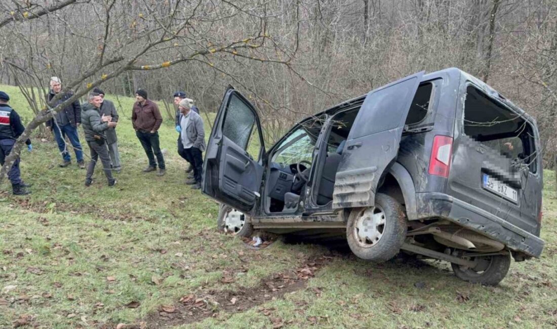 Samsun’da yoldan çıkan hafif ticari aracın yaklaşık 60 metrelik uçuruma