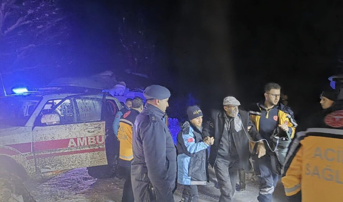 Elazığ’ın Sivrice ilçesinde yoğun kar nedeniyle yolu kapanan köyde mahsur