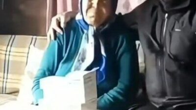 Kastamonu’nun Çatalzeytin ilçesinde kar sebebiyle yolu ulaşıma kapanan köydeki diyaliz