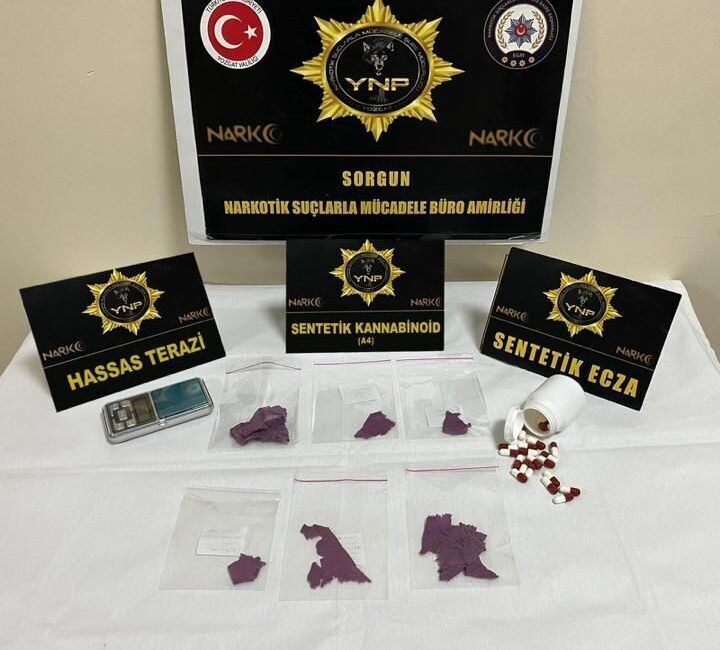 Yozgat’ın Sorgun ilçesinde yapılan aramalarda uyuşturucu madde ele geçirildi. Edinilen