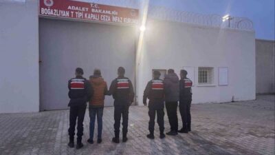 Yozgat’ın Boğazlıyan ilçesinde durdurulan araçta uyuşturucuyla yakalanan 2 şüpheli tutuklandı.