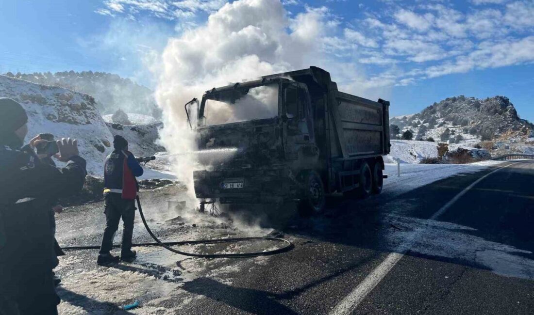 Yozgat’ta seyir halindeki bir kamyon yanarak kullanılamaz hale geldi. Edinilen