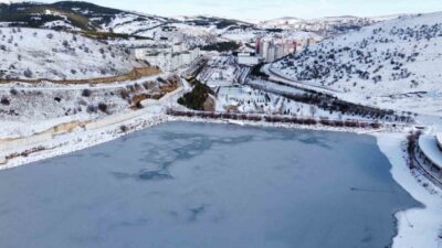 Yozgat’ta hava sıcaklığının sıfırın altına düşmesiyle donan 3 gölet havadan
