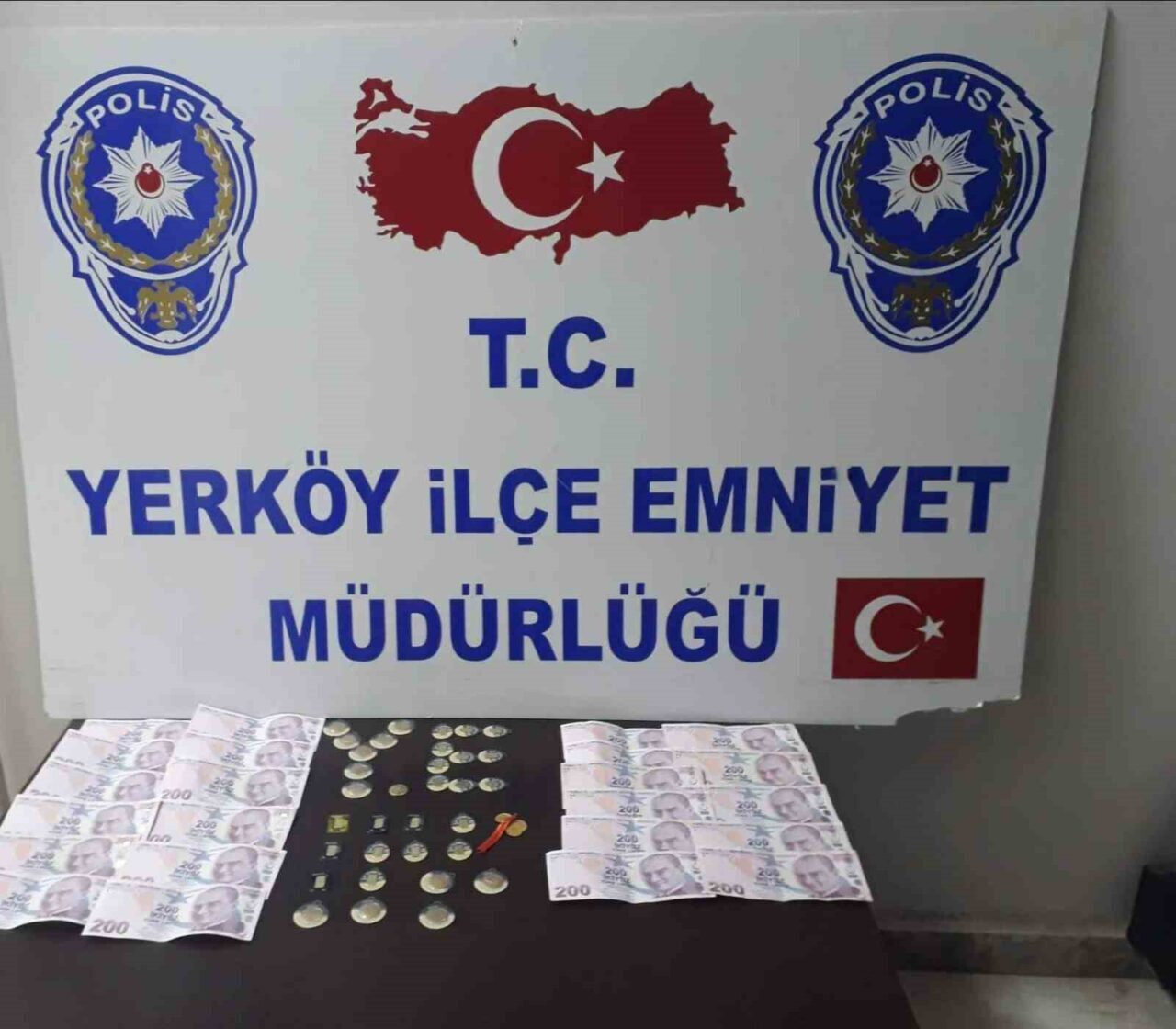 Yozgat’ın Yerköy ilçesinde bir kuyumcuya sahte altın satan ve 13