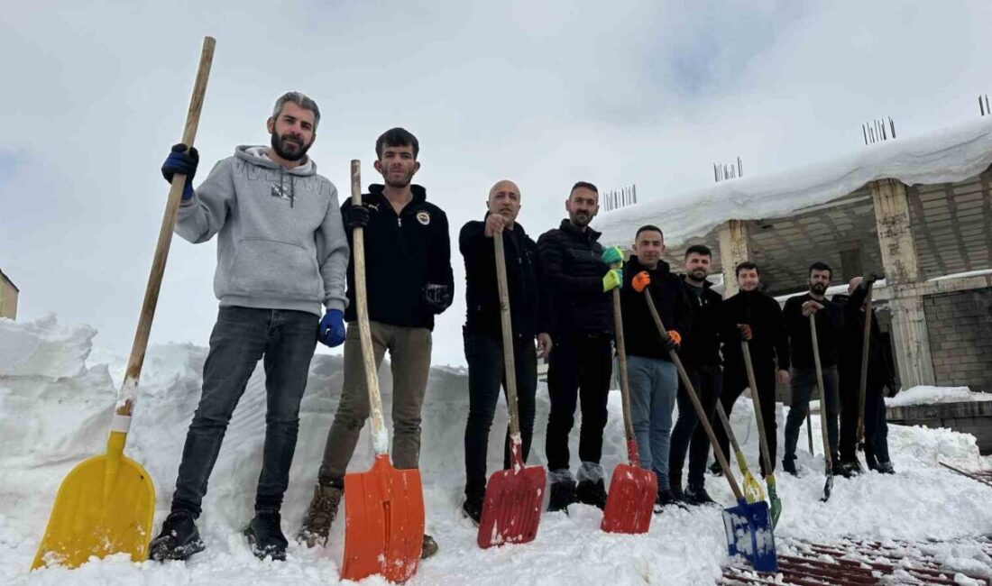 Hakkari’nin Yüksekova ilçesinde etkili olan yoğun kar yağışının ardından bir