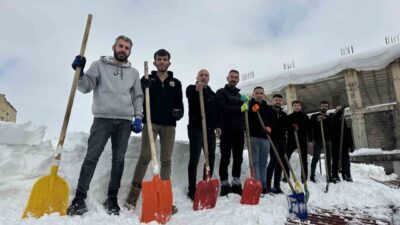 Hakkari’nin Yüksekova ilçesinde etkili olan yoğun kar yağışının ardından bir