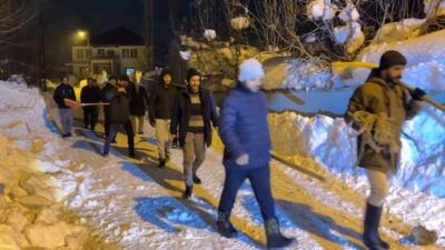 Hakkari’nin Yüksekova ilçesinde son yılların en yoğun kar yağışı etkili