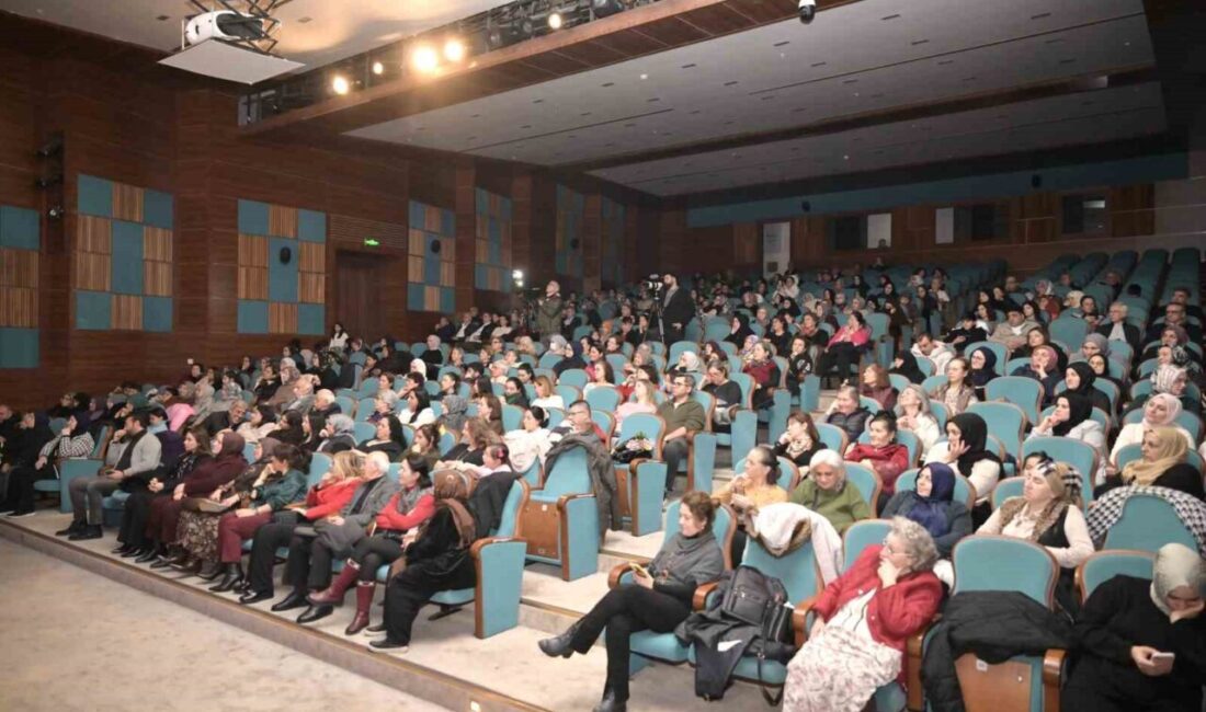 Esenyurt Belediyesi tarafından düzenlenen “İlahilerle, Şiirlerle Yunus Emre” programında, ozan
