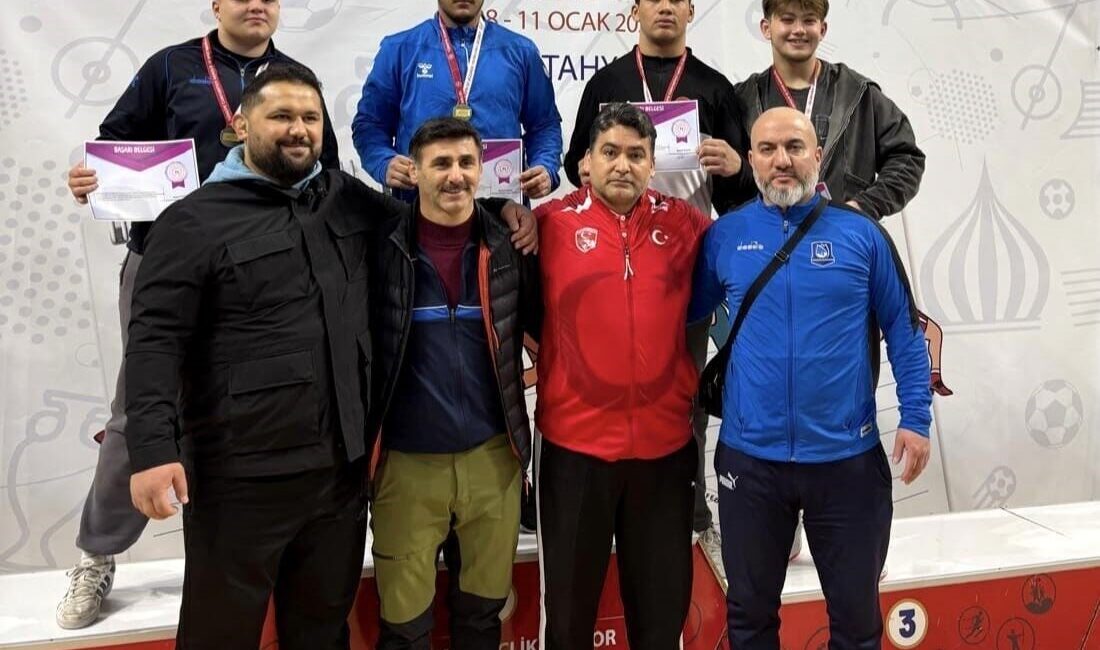 Yunusemre Belediyespor’un güreşçileri, Kütahya’da düzenlenen Okul Sporları B Gençler Grekoromen