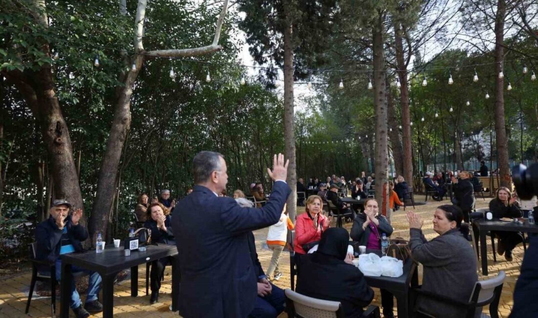 Yunusemre Belediyesi tarafından Laleli Mahallesi’nde hayata geçirilen Emekli Kafe, vatandaşların