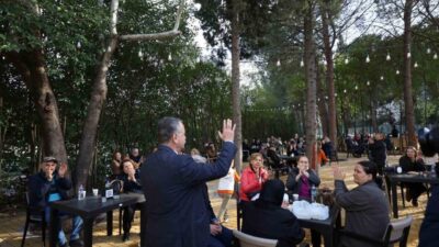 Yunusemre Belediyesi tarafından Laleli Mahallesi’nde hayata geçirilen Emekli Kafe, vatandaşların