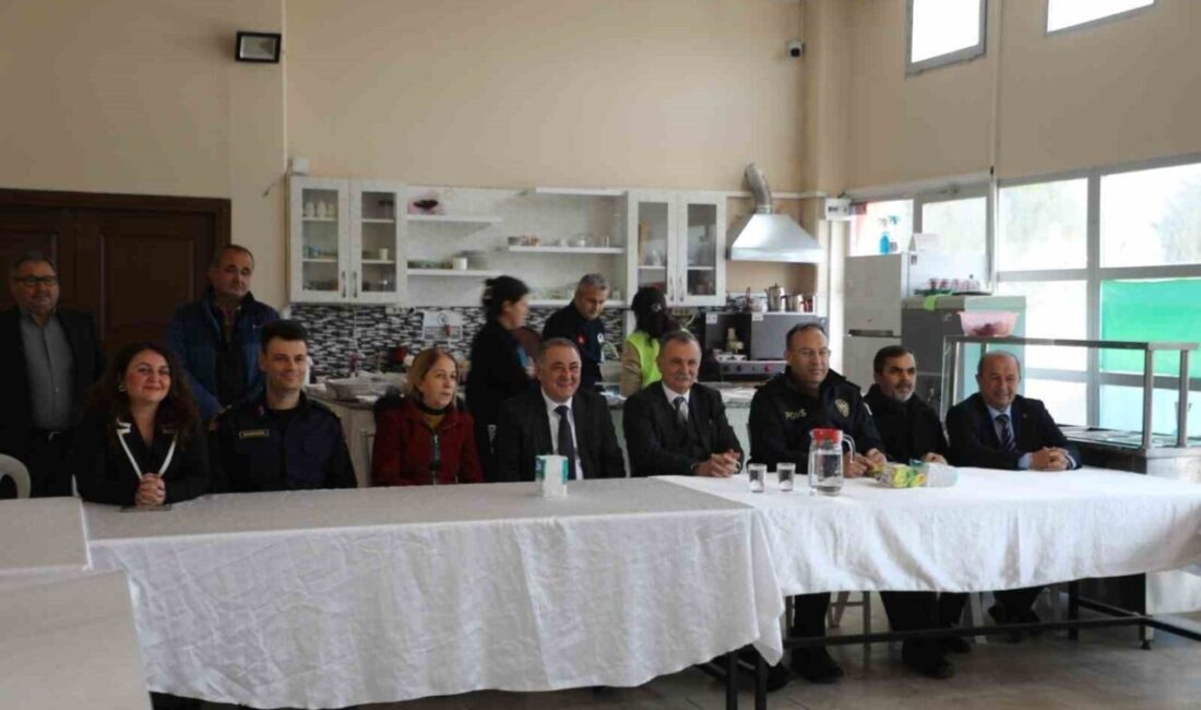 Miraç Kandili dolayısıyla Yunusemre Belediyesi Engelsiz Yaşam Merkezi’nde, mahalle muhtarlarının