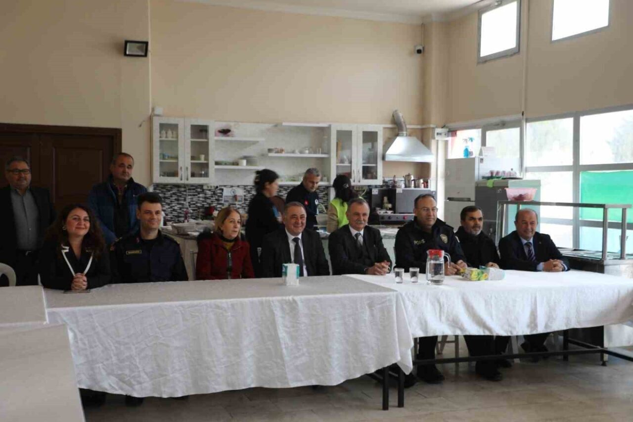 Miraç Kandili dolayısıyla Yunusemre Belediyesi Engelsiz Yaşam Merkezi’nde, mahalle muhtarlarının